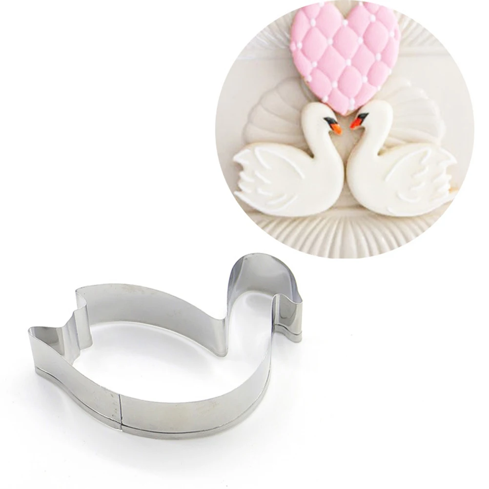 

5Pcs Adorable Swan Cookie Cutter Set Stainless Steel Baking Mould for Decorating Cookies and Fruits