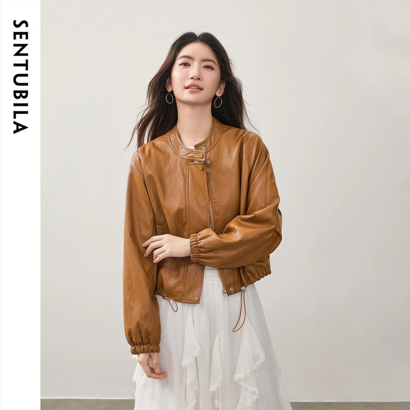 SENTUBILA Women Vintage American Faux Leather Jacket Adjustable Drawstring Sweet‑Edgy Round Neck Moto Autumn Outerwear W63GA8052