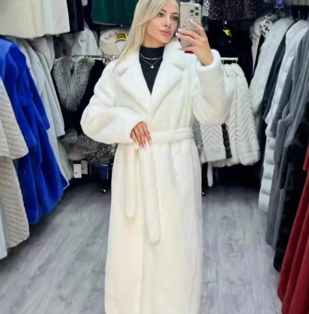 Cappotto soffice bianco morbido liscio autunno inverno Nuovo cappotto di pelliccia sintetica estesa di lusso da donna caldo ed elegante giacca simile alla pelliccia di coniglio