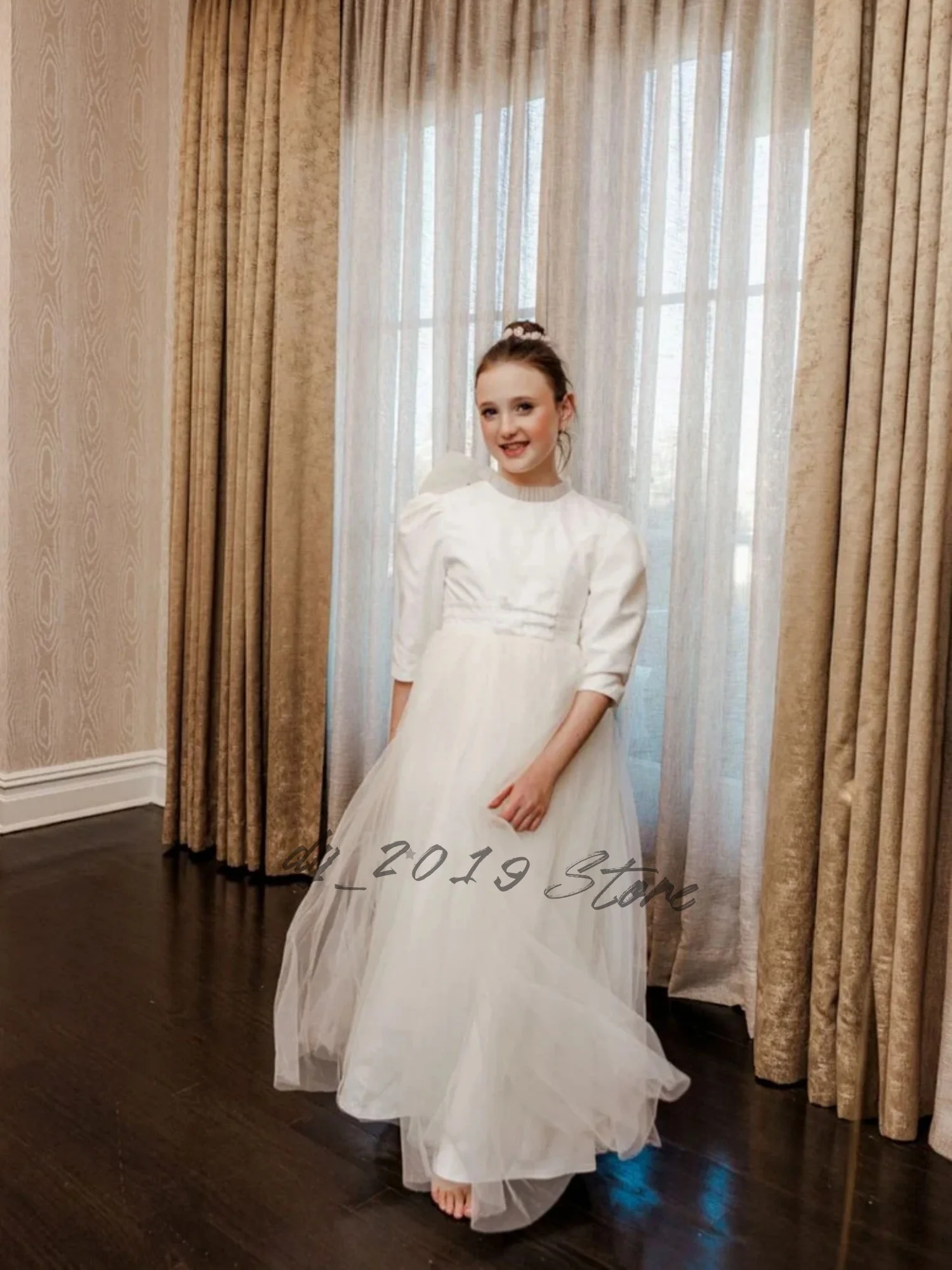 Classic Ivory Flower Girl Dress High Neck Half Sleeve Back Big Bow Tulle Gown Formal Attire for Wedding Communion Photoshoot