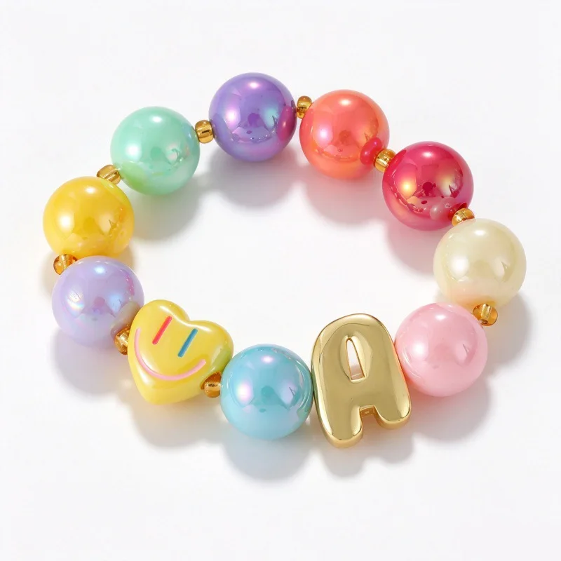 Y2K Buntes Perlen-Elastikarmband für Frauen mit Smiley-Herz & Bubble-Initialen-Charm, Dehnbares Armband, Modeschmuck Geschenk – Detail 1