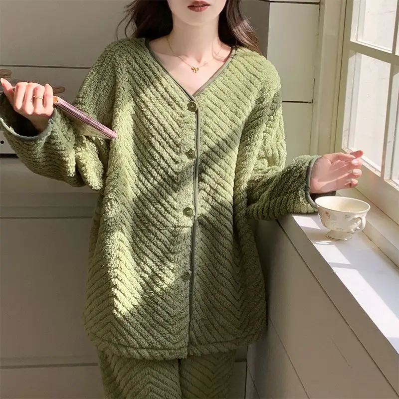 Pijamas de mujer de estilo bosque de lana coral, ropa de dormir de otoño e invierno, nuevo modelo de traje, pijama con forro polar, ropa de casa de franela gruesa