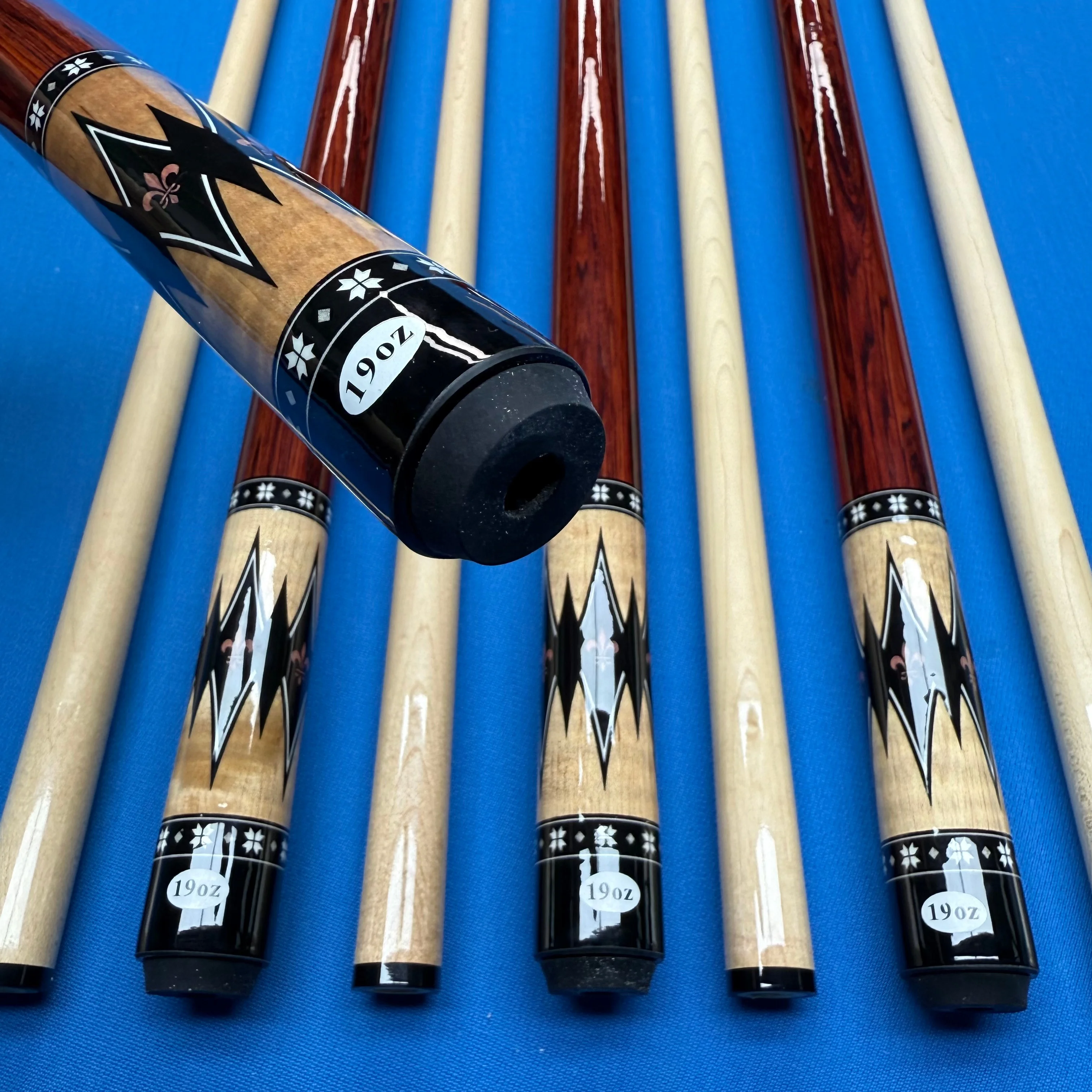 

STLF Budget Price Maple Snooker & Billiard Cue Sticks Rainbow Tip Maple Cue with Stainless Steel Joint for Pool Sports