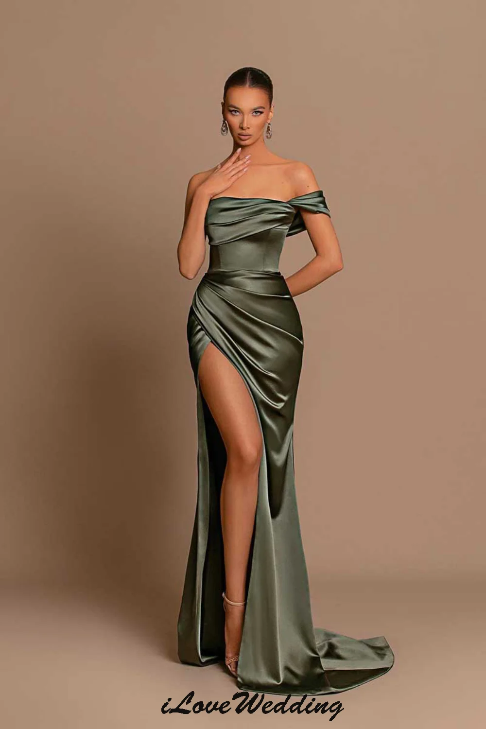 فساتين وصيفة العروس بحورية البحر بكتف واحد 2025 سيلادون أنيقة لحفلات الزفاف للمرأة من الساتان سويب تراين حفل مكشكش حسب الطلب