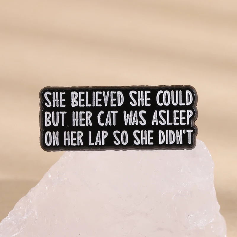 لقد اعتقدت أنها تستطيع أن تينا دبابيس قطتها أنامقته حتى لم تكن دبابيس شارات التلبيب مضحك القط أمي مجوهرات هدية للأصدقاء #3