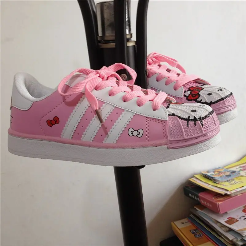 Sanrio Hello Kitty Casual Boardshorts Cowry Anime Cartoon Low-top Boardshorts Autumn New Retro and Versatile Casual Shoes