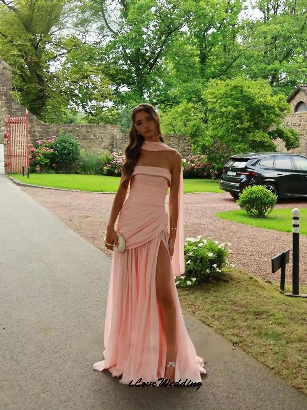 تخصيص الوردي الشيفون حمالة فساتين لحضور الحفلات الموسيقية 2025 مطوي الزفاف النساء ضيف فستان أشرطة فستان سهرة أنيق طول الأرض