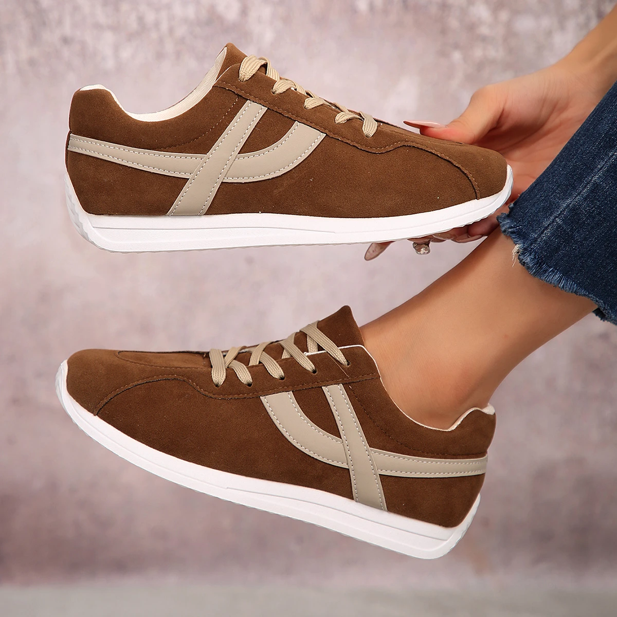 Women's Casual Breathable Sports Shoes Spring Autumn Seasonal Retro Style Round Toe Comfortable Flat Shoes for Women - view 3