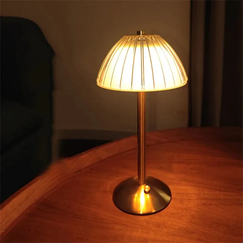 Retro LED Crystal Desk Lamp, Clássico Quarto, Cabeceira, Estudo, Sala de estar, Luz Noturna, Toque De Carregamento, Ferro Lâmpadas De Vidro