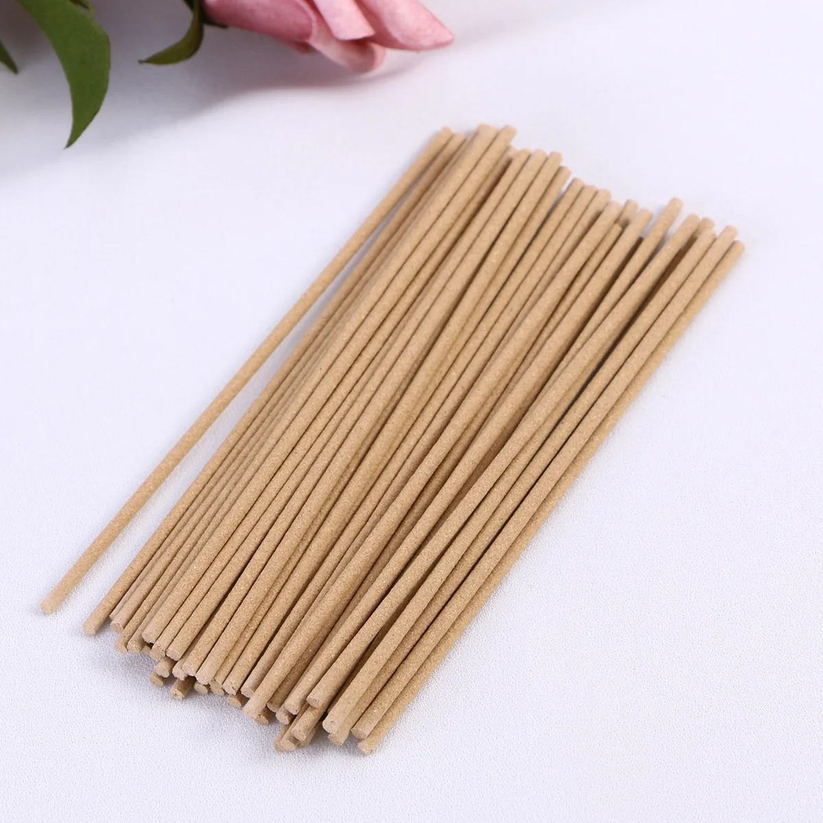 

60Pcs Bamboo Incense Sticks Fresh Air Aromatherapy for Sleep Relaxation Sandalwood Scented Incense with Holder