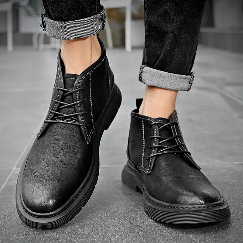 Fashionable men's casual boots made of soft leather, comfortable driving shoes for urban office daily men's walking boots