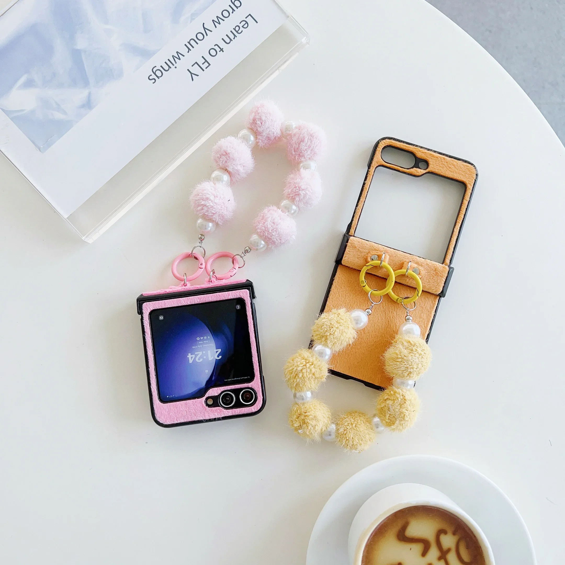 Bonito bobbles pérola couro do plutônio pulseira caso de telefone para samsung galaxy z flip 6 5 4 3 5g dobradiça proteção à prova de choque capa