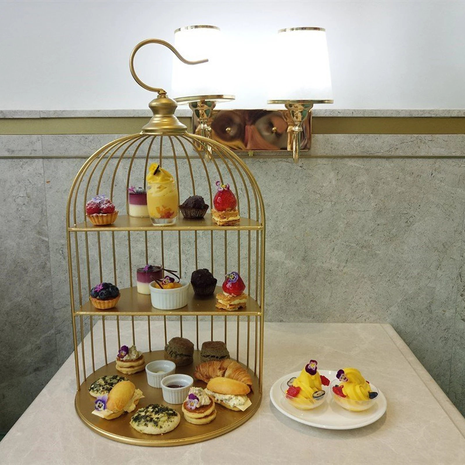 

Iron Cake 25cm 3 Trays Desserts Stand Multilayer Dessert Display Bird Cage Shaped Party Home Decor Fruit Cookie