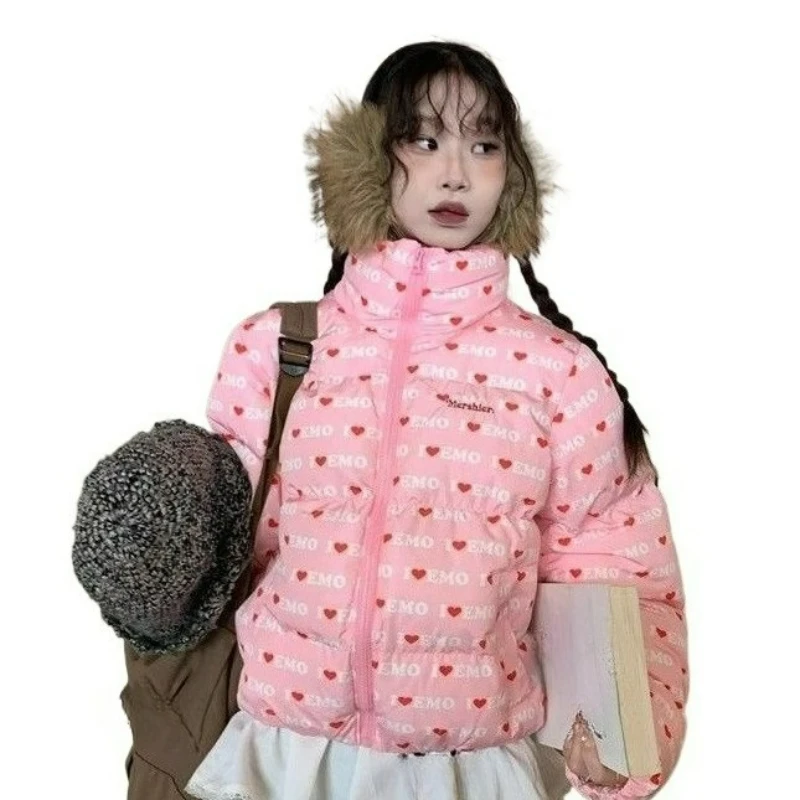 

A New Design of A Short Stand-up Collar Cotton-padded Jacket for Women in Winter A College Style Heart-shaped Print It Is Warm