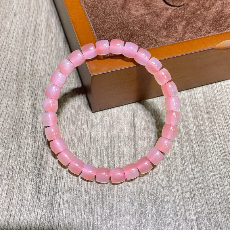 Delicate And Sweet, This Saltwater Agate Bracelet Features A Straight-Cut Design, Offering A Of Understated Luxury