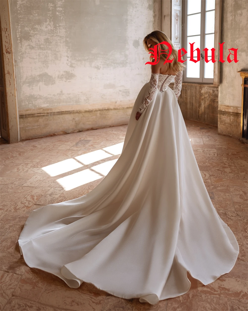 Robe de mariée blanche élégante, personnalisée, sans bretelles, manches détachables, manches longues, traîne chapelle exquise, dos nu