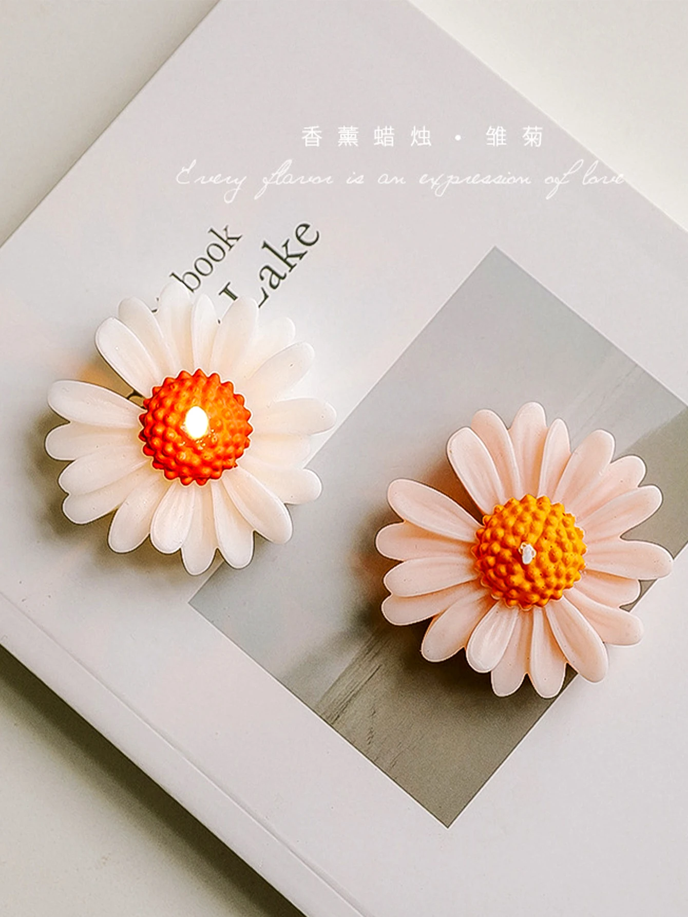 Daisy Flower Scented Candles, Exquisitely Designed, Handmade with Soy Wax, Smoke-Free Scented Decorative Ornaments, Suitable for Mother's Day Gifts, Wedding Favors, Baby Shower Gifts, and Small Gifts for Friends