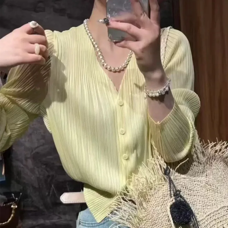 ミヤケプリーツシャツ 2025年秋新作 プリーツ 多用途 着痩せ 長袖シャツ レディース デザイナー プリーツ Vネック カーディガン プリーツトップ