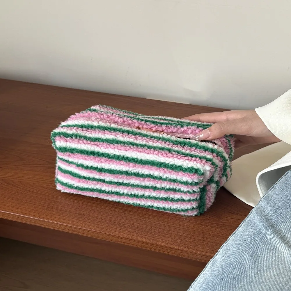 

Soft Material Plush Makeup Bag Storage Function Cute Design Portable Organizer Stripe Clutch Style Travel Cosmetic Bag