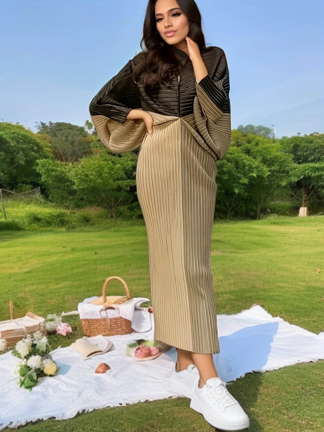 

Miyake loose slimming elegant commuting dress 2023 summer new V-neck color-blocked bat-sleeve pleated dress