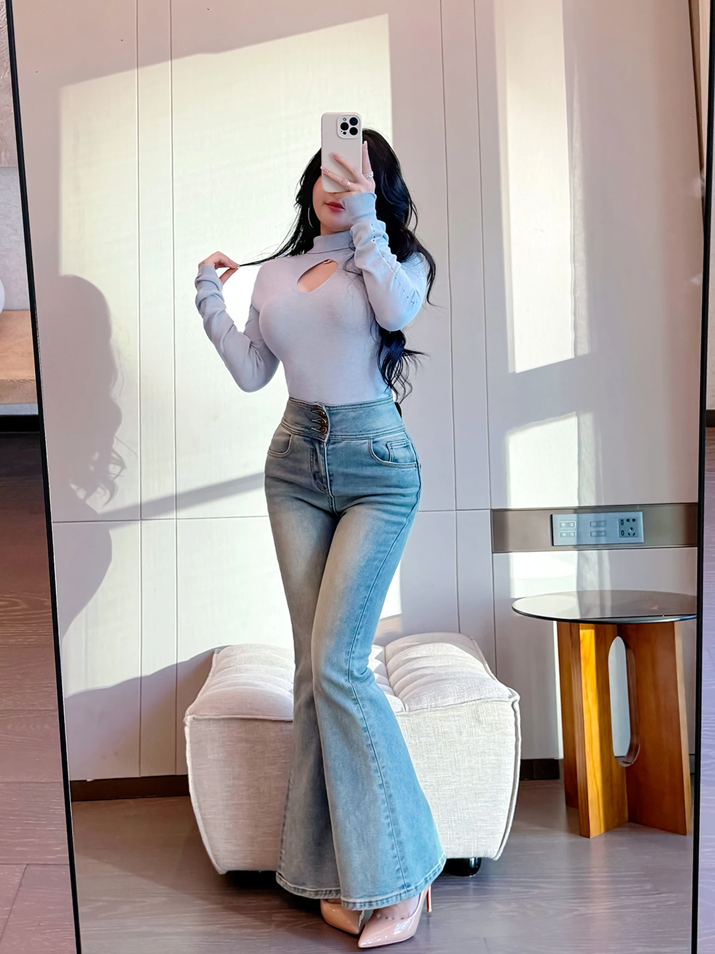 

Шикарные женские джинсы-клеш с высокой талией, светло-голубые, универсальные, стройнящие, осенне-зимние, для невысоких, повседневные, из смесового хлопка