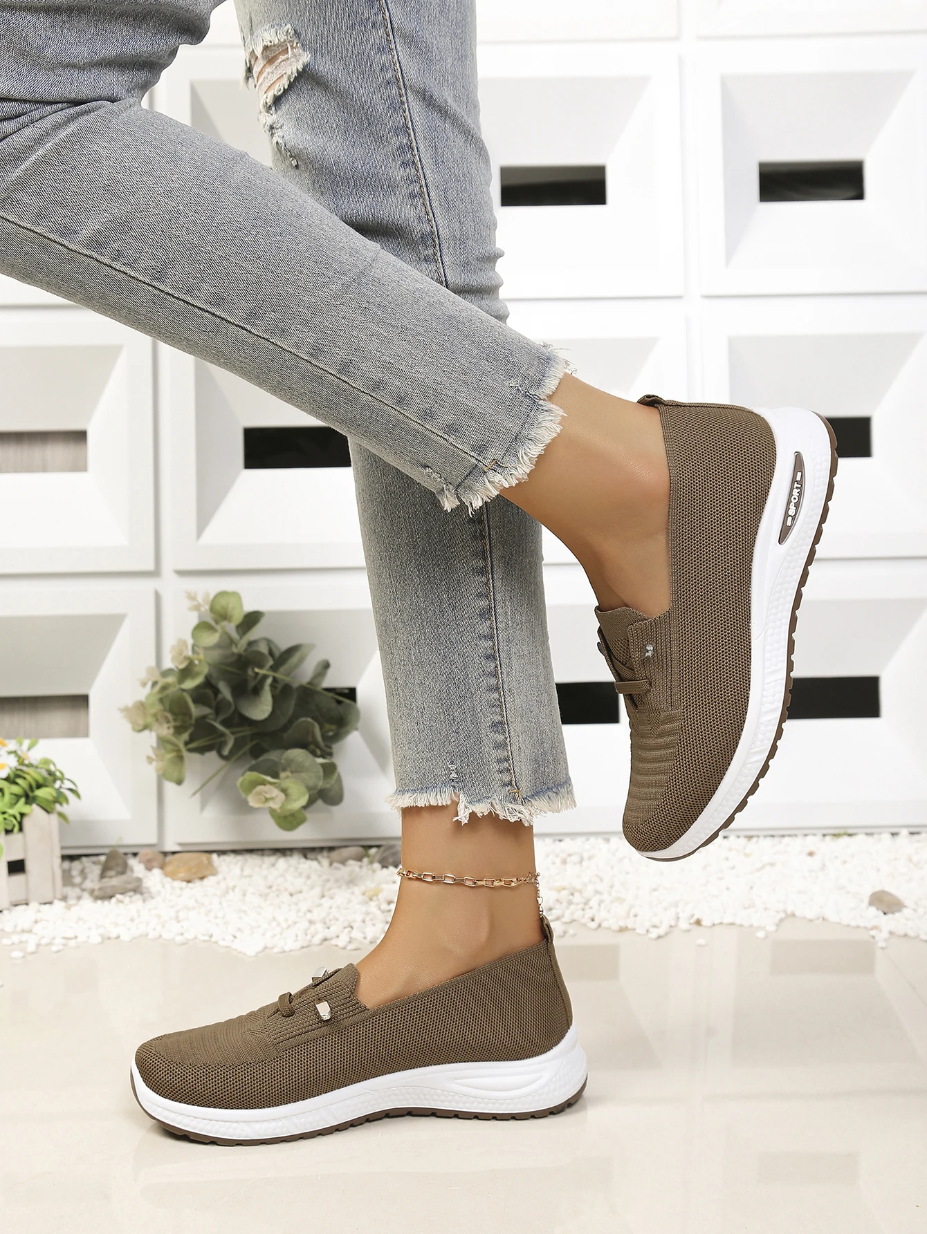 Atmungsaktive Mesh-Slip-On-Freizeitsneaker für Damen, leichte Plateau-Wanderschuhe, bequeme Alltagsschuhe für Mütter, 4 Farben erhältlich – Detail 4
