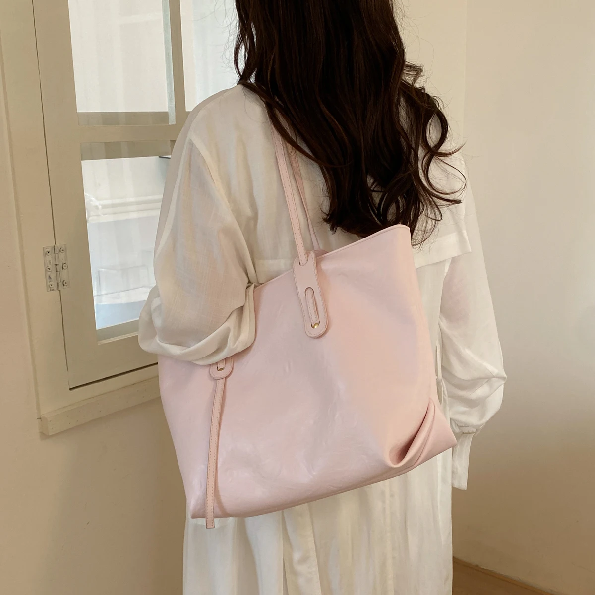 

High Quality Loose Style Soft Leather Drawstring Tote Bag Women Large Capacity Commuter Casual Versatile Shoulder Armpit Bag