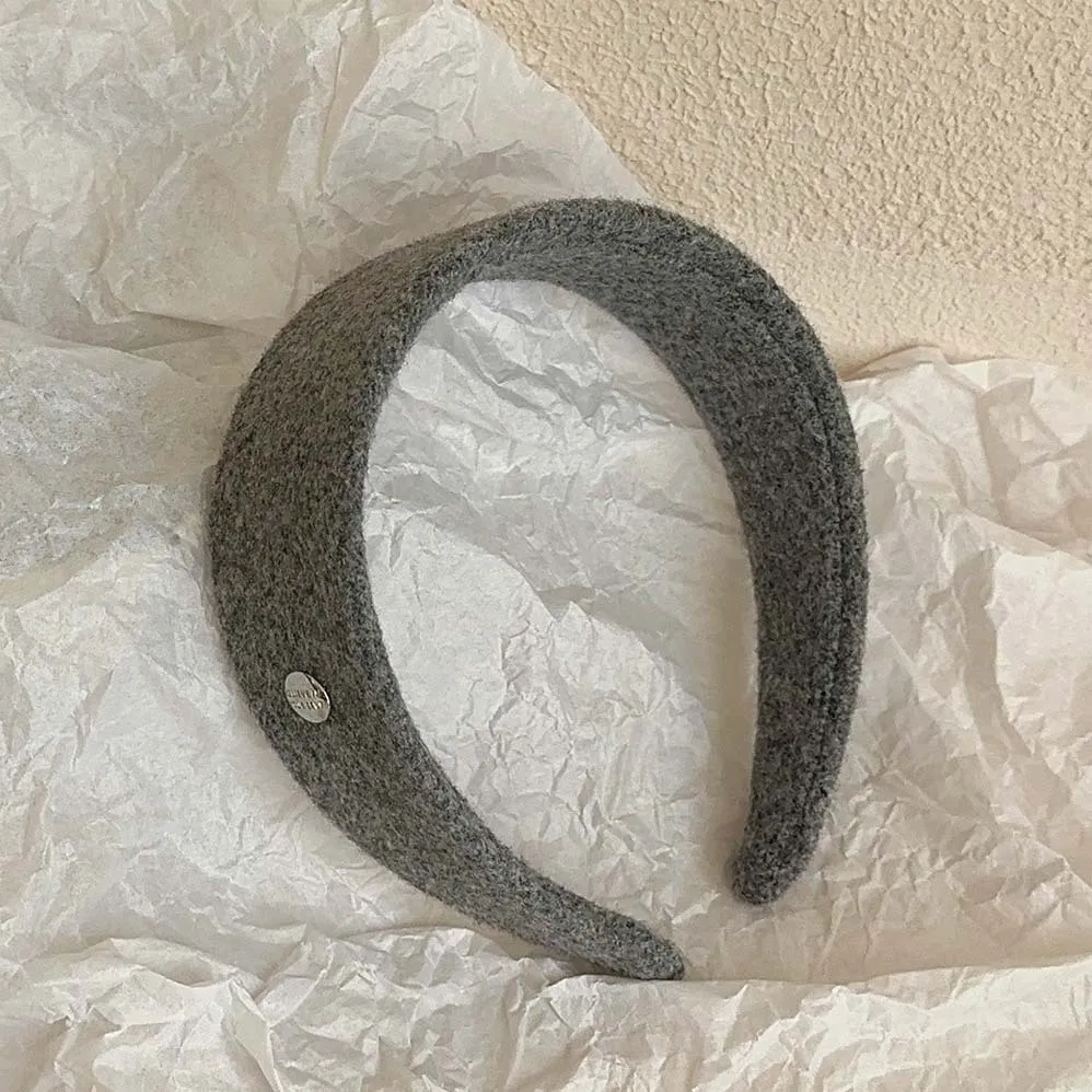 Luxury Wool Felt Wide Headband Silver Emblem Korean Dongdaemun 2025 Autumn Winter Elegant Hairpiece Soft Touch Hair Accessory
