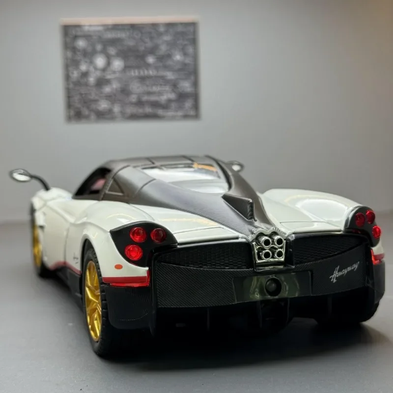 Spray Diecast Alloy 1:24 Pagani Huayra Super Car Model Sound Light Pullback Collective Voiture Miniature Home Decor Kids Toys