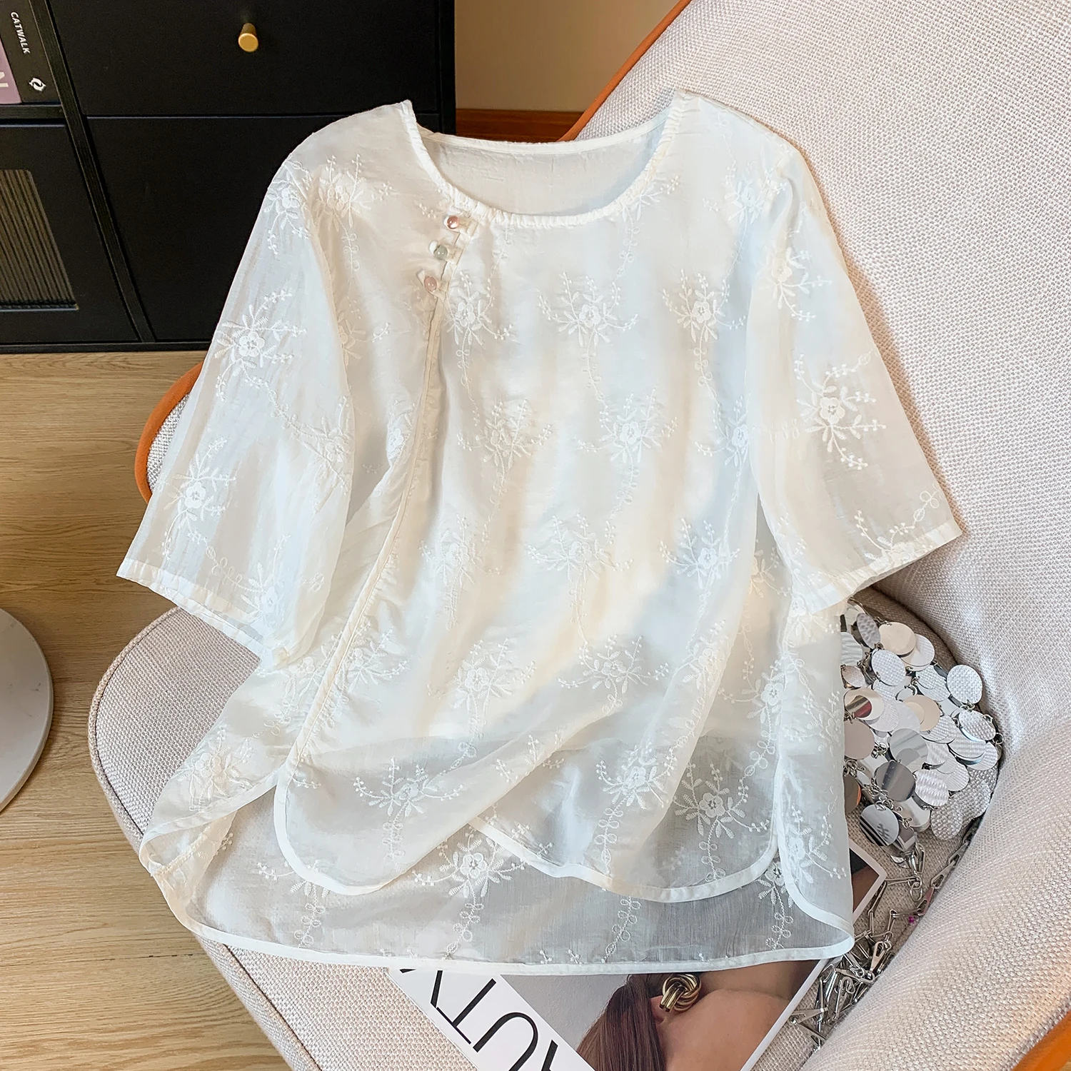 

Retro Oversized Silk Embroidered Short Sleeve round Neck White Top Chinese Style Artistic Clothing Women's Fashion