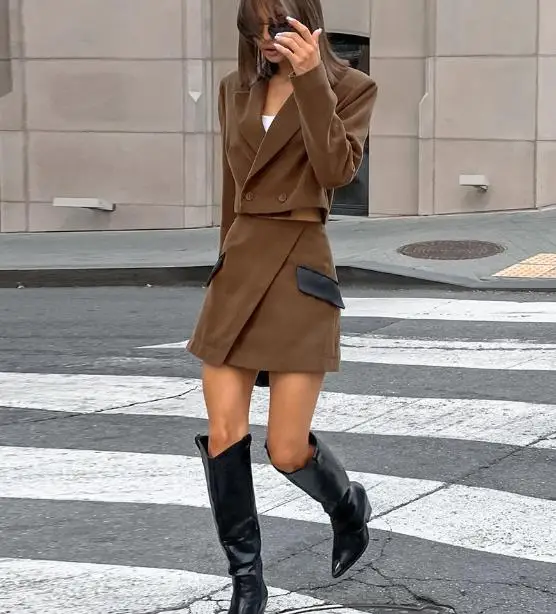 

Autumn 2025 High-End Fashion Casual Suit Set, Women's Short Style, High Waist, Color Blocked Irregular Short Skirt Two-Piece Set
