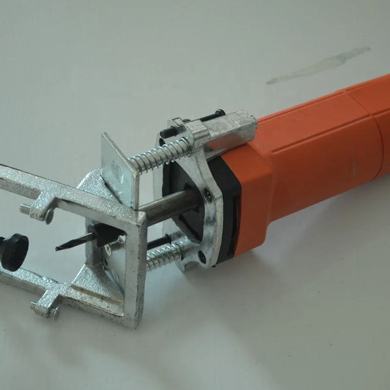 Strumento portatile per slot per porte e finestre UPVC