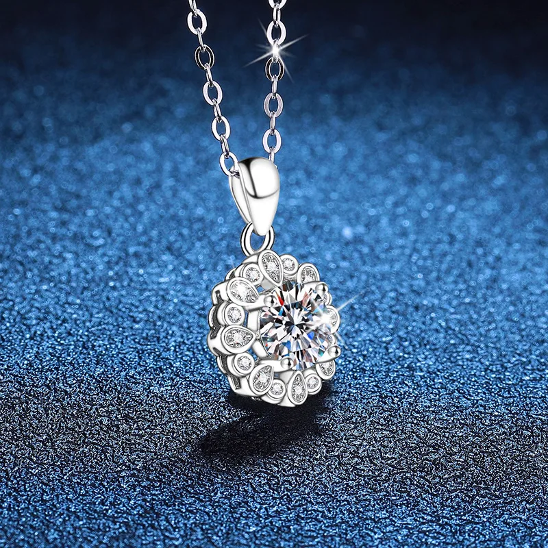 D color moissanite necklace pendant simple petals light luxury 1 carat moissanite silver necklace platinum PT950 mark