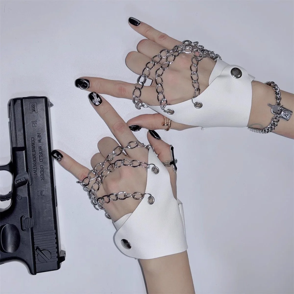スキン手袋変装 y2k アクセサリーコスプレ手袋パンクダンスアクセサリー衣装ハンドカフロリータチェーンクール手袋