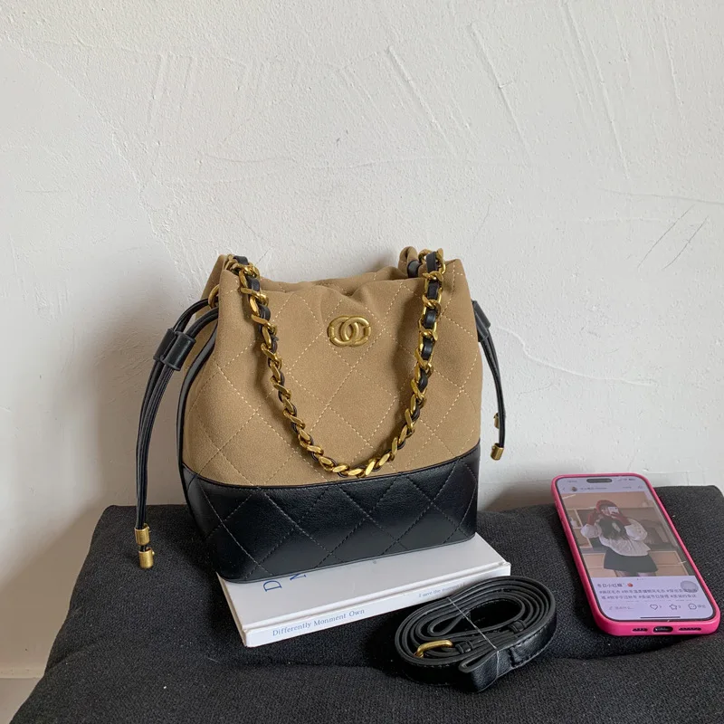 

2026 Women's Quilted Crossbody Tote Bag Vintage Suede Hobo Purse Large Capacity Chain Strap Boho Commuter Bag