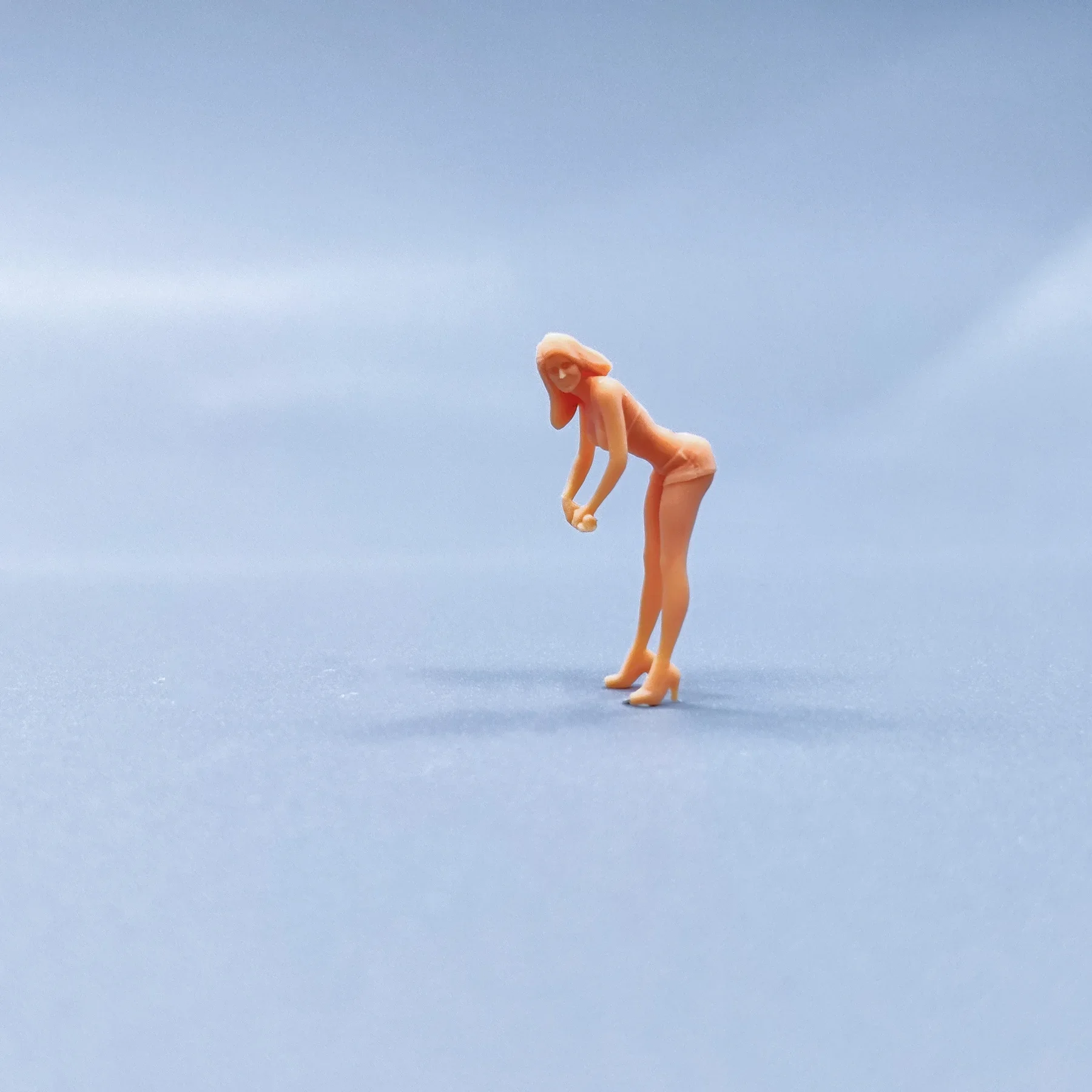 1/64 1/50 1/43 Figurines Scale Model Resin Graffiti Girl Car Wash Girl Repair  Uncolored Miniatures Diorama Hand-painted V024