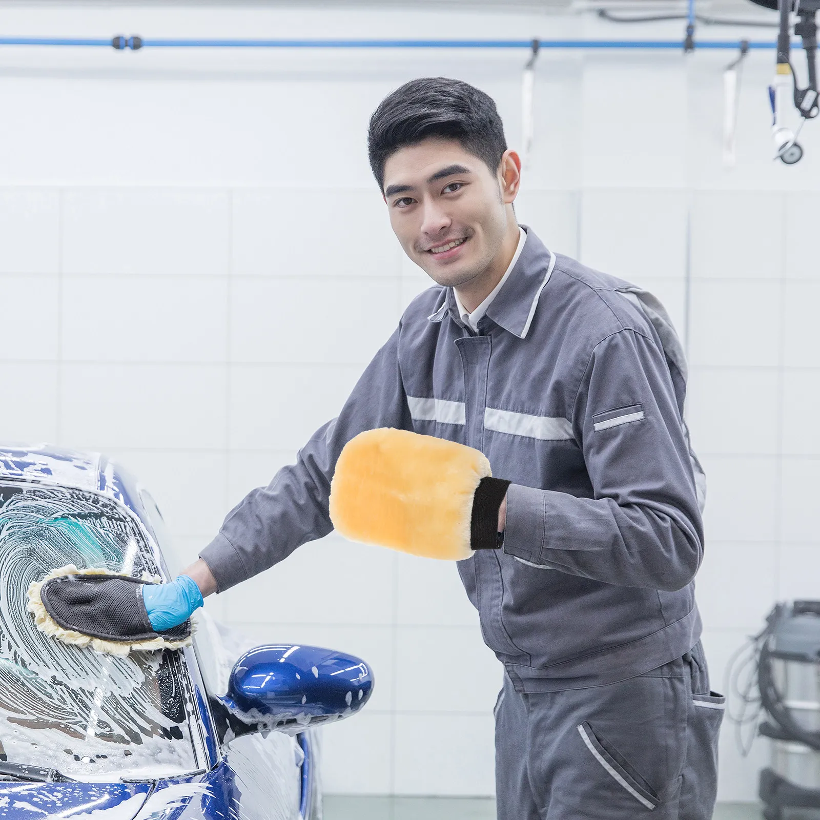 

Микрофибровая перчатка для мойки автомобиля: эргономичный дизайн для удобного использования при мойке, нанесении воска, чистке и полировке любых транспортных средств