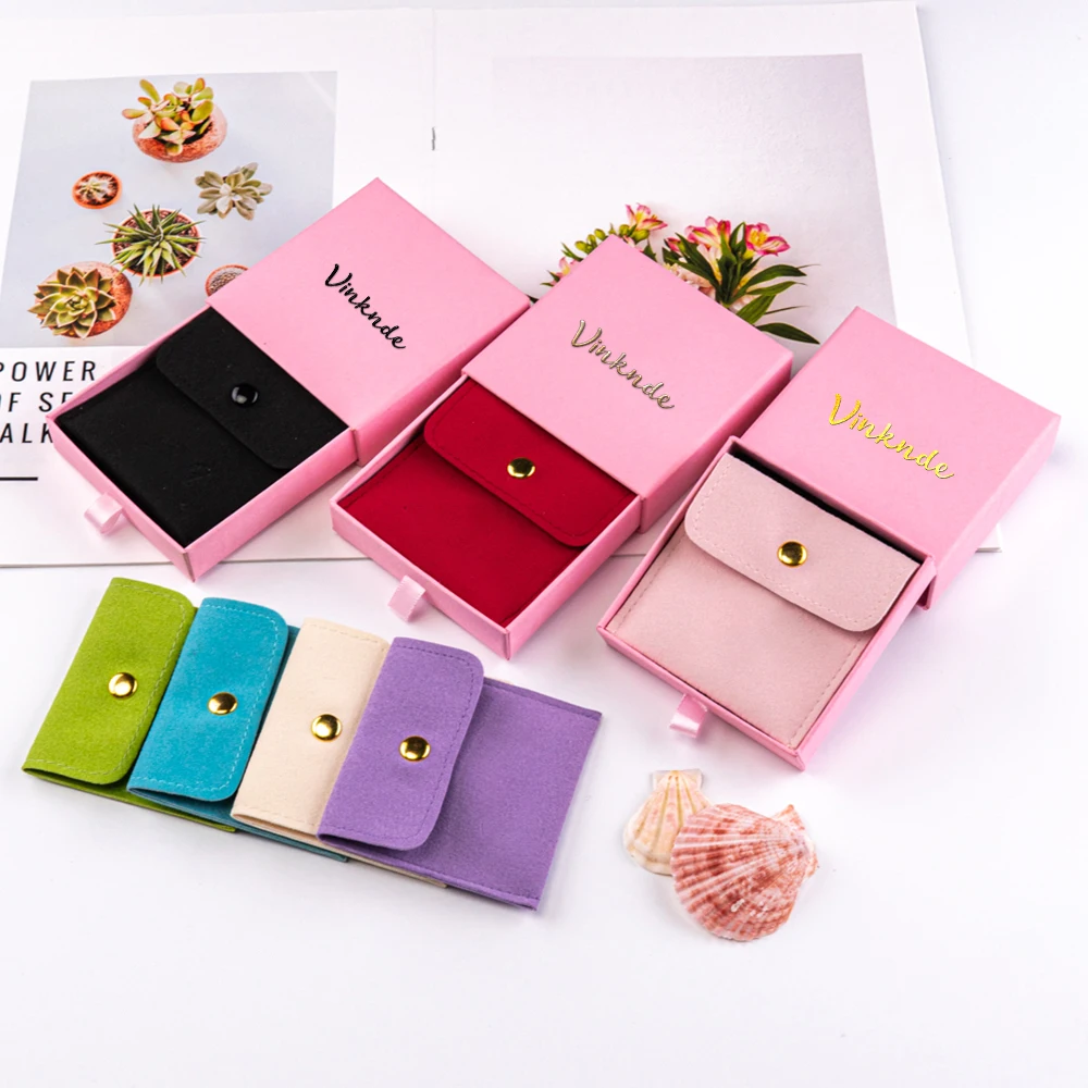 

Custom Logo Travel Jewelry Drawer Box 9x9x2.5cm Earrings Rings Bracelet Cardboard Slide Boxes With Velvet Microfiber Button Bag