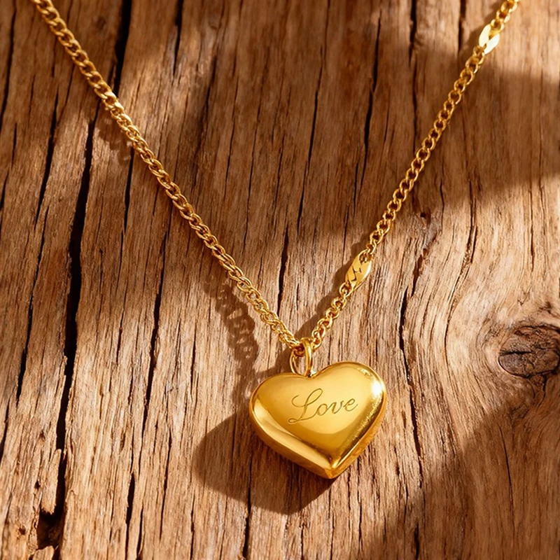 

Euro-American Classic Necklace Ms Peach Ins Heart Engraved Love Collarbone Chain Holiday Fashion Jewelry Wholesale