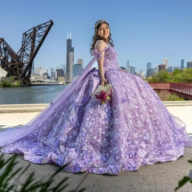 

Lavender Shiny Quinceanera Dress 2024 Ball Gown 3D Flower Applique Beaded With Cape Mexican Corset Sweet 16 Vestidos De 15 Años