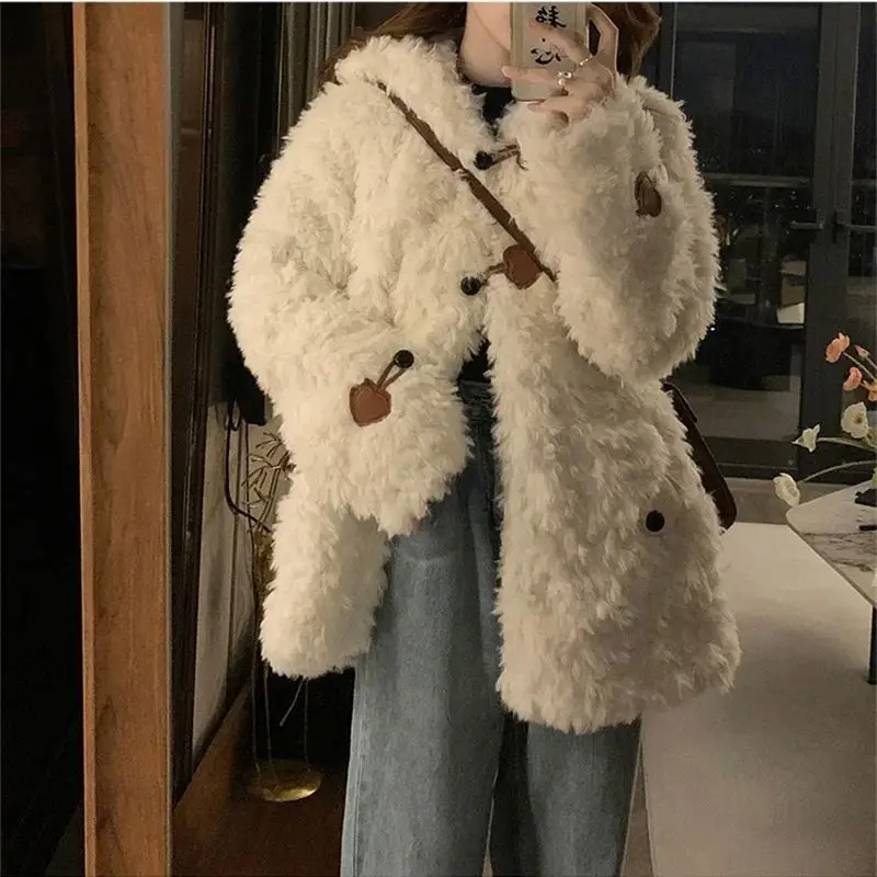 

Women's Lambhair Soft Sticky Fur Integrated Long Sleeved Hooded 2024 Autumn/Winter New Small Stature fur Coat Cotton Jacket Top