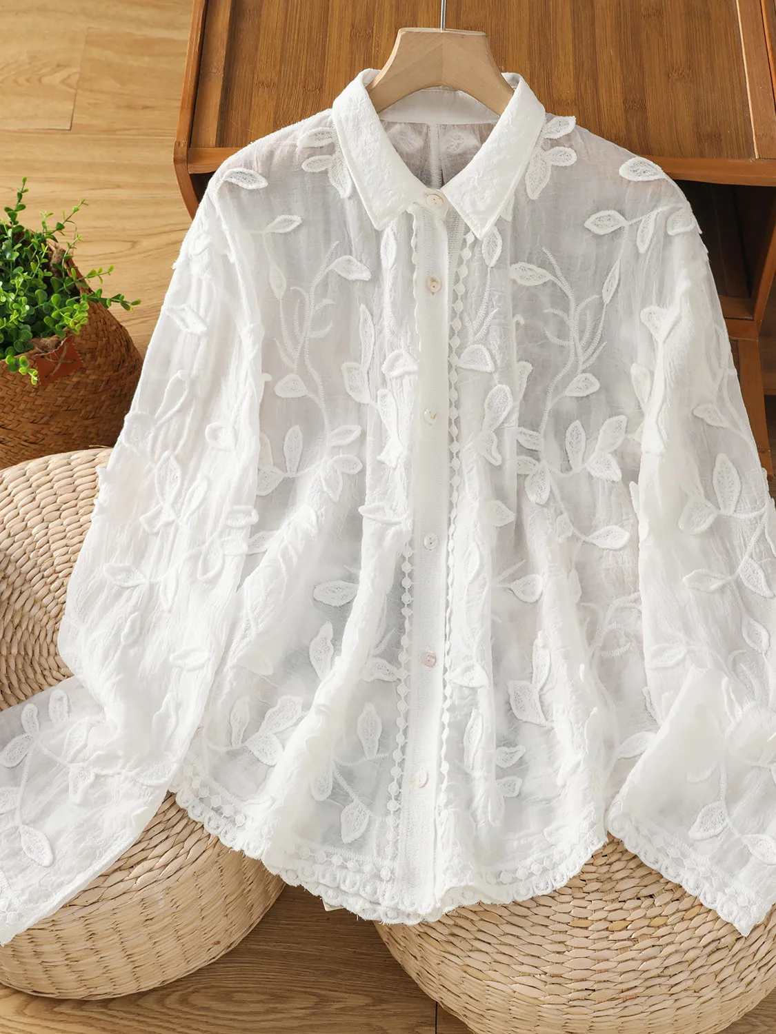 

Retro Style Women's Long Sleeve Leaf Embroidery Shirt Large Size Inner Wear Fashionable Open Cardigan Top Spring Summer