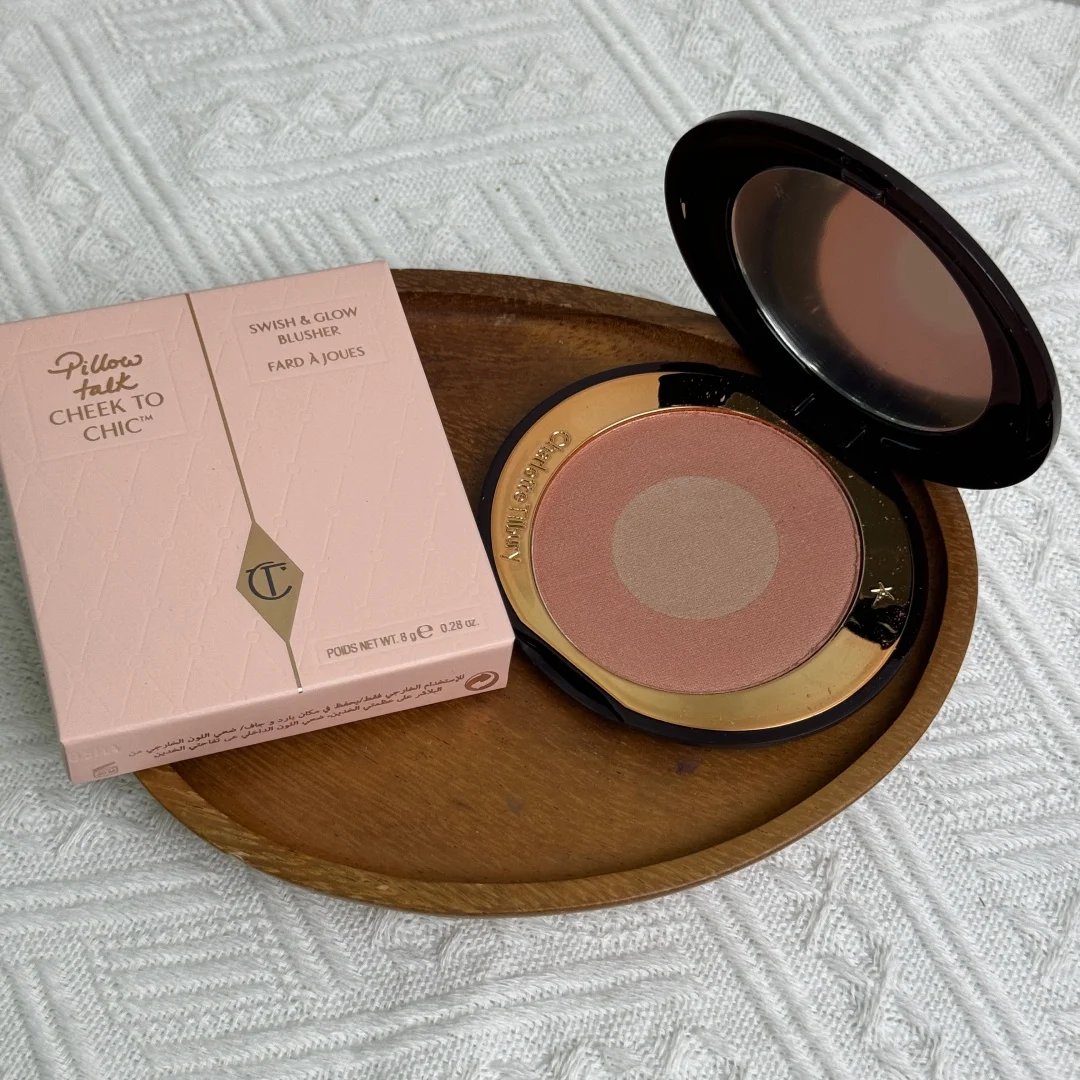 Charlotte Tilbury 4-Farben-Lidschatten-Set, hochpigmentiert, mischbar & Blush-Stick, ultra-feuchtigkeitsspendend, Glow & Lipgloss, Spiegel, aufpolsternd, langanhaltend