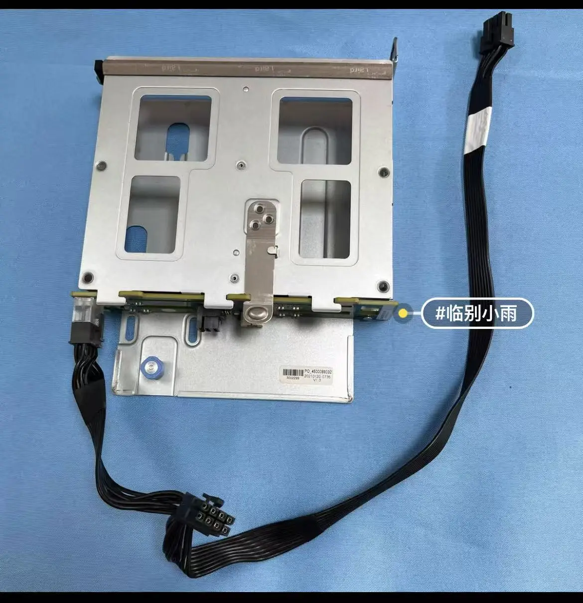 

A620-G30 задняя 2,5-дюймовая карточная плата из 4 предметов с клеткой и кабелем 37000929