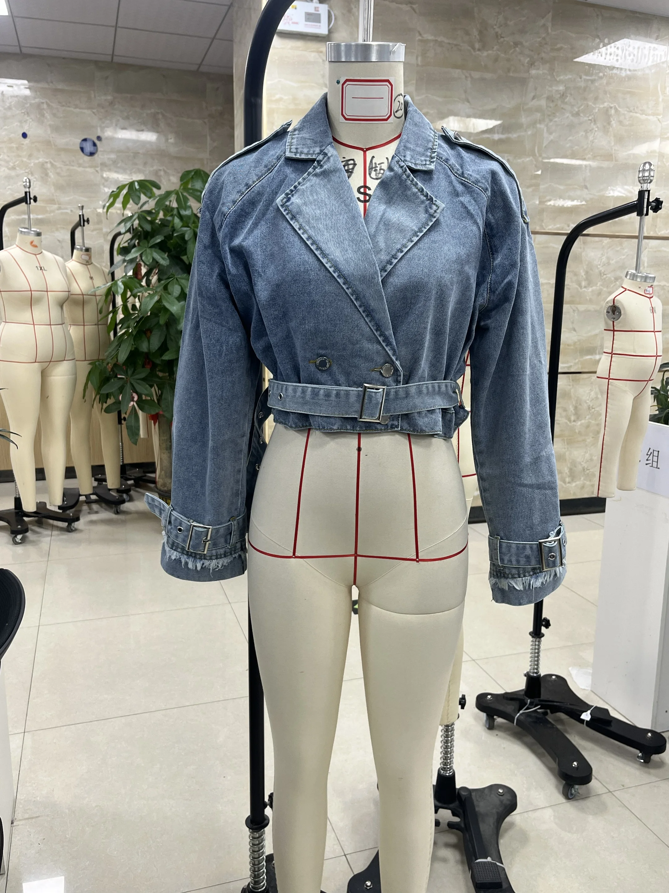 

Women Cropped Denim Jacket 2025 Button Down Short Jean Jackets Coat with Belt Streetwear