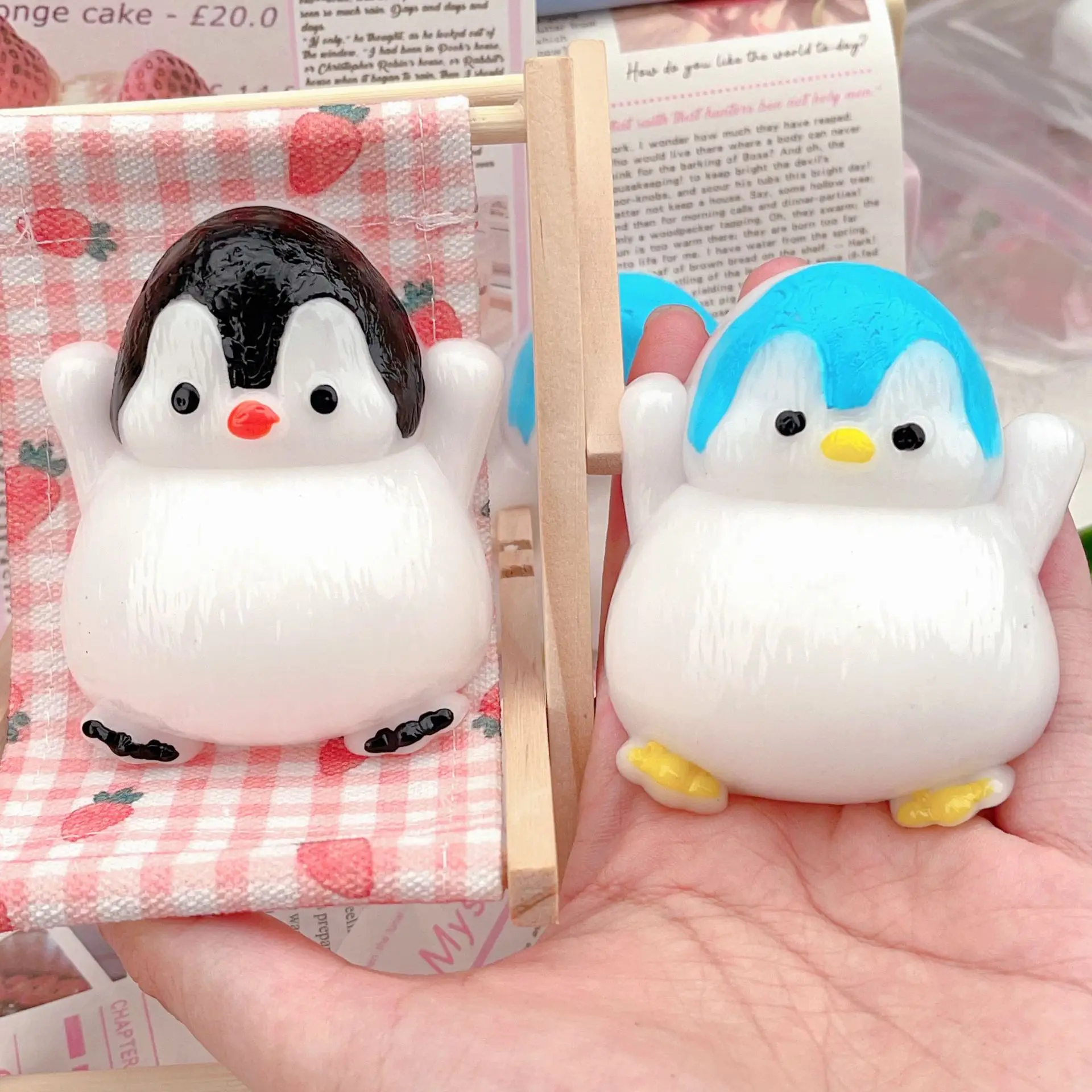 Kawaii paffuto nero blu pinguino idratazione decompressione punta delle dita Squishy giocattoli carino regalo ornamenti bambini coppia regalo di compleanno