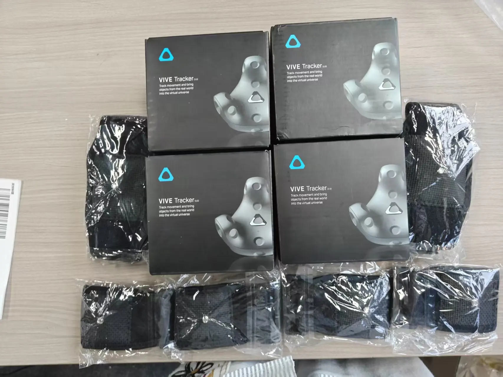 HTC VIVE Base Station 1.0 & 2.0 + Tracker 3.0 Bundle