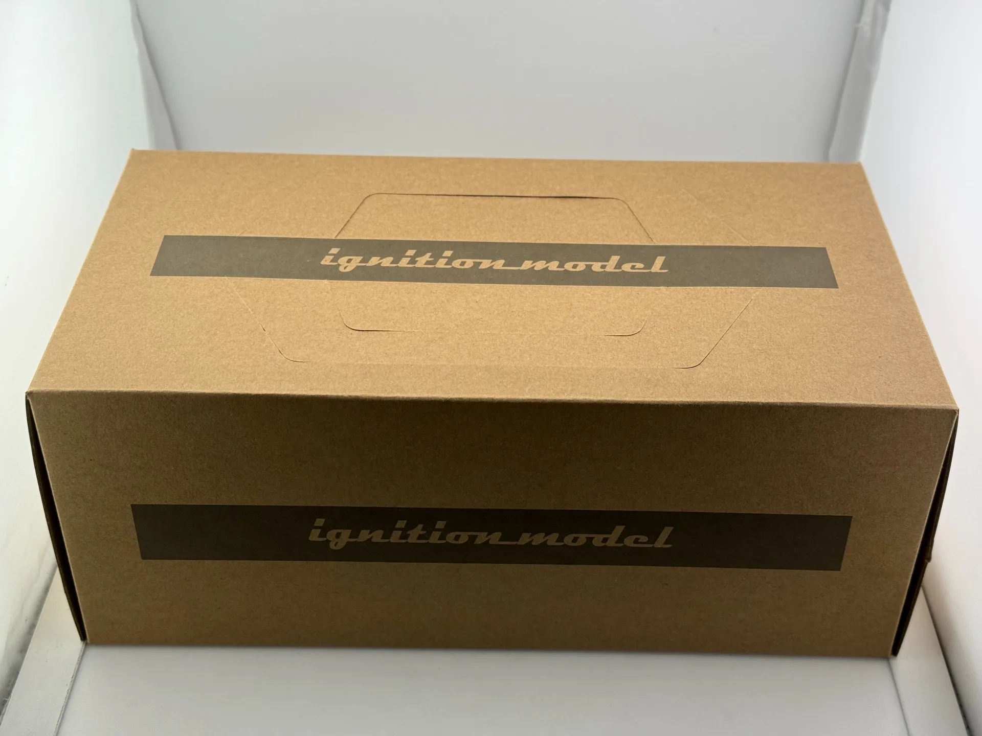 

Diecast IG 1/18 Scale Skyline 2000 GT-R(PGC10) Silver Alloy Car Model Collectible Toy Gift Souvenir Display Ornament