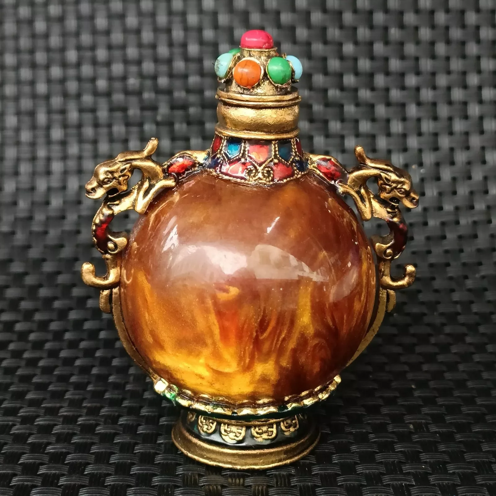 Chinese hand-carved cloisonne color-changing stone snuff bottle