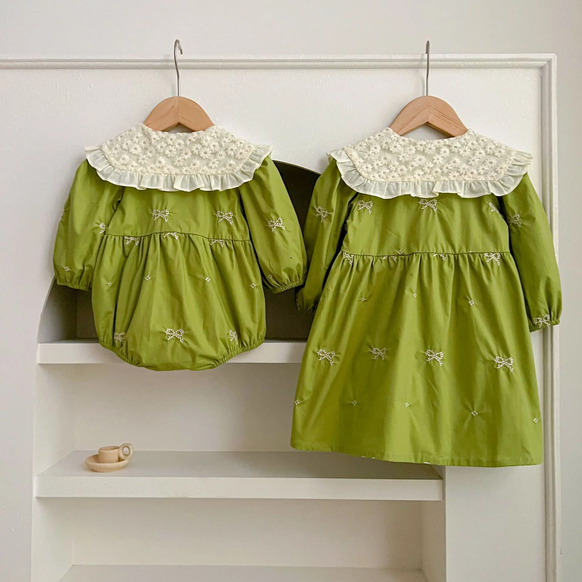 Frühling Schwestern Kleidung Mädchen Bogen Stickerei Spitze Kleidung Baby Strampler Baumwolle Säuglings Body Prinzessin Mädchen Schwester Familie Kleid – Detail 22